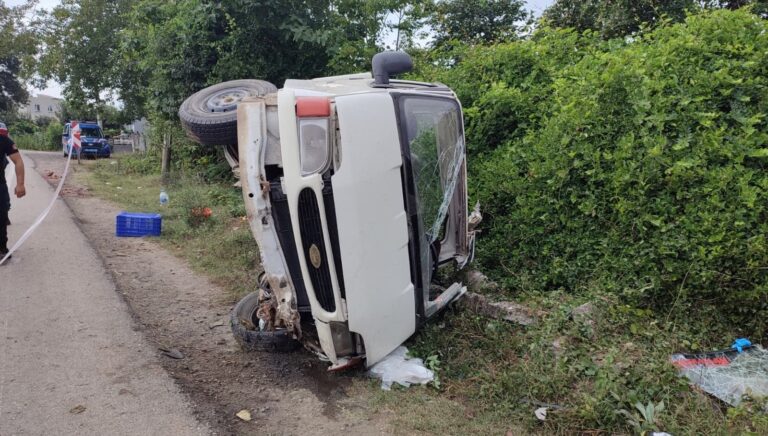 samsunda-devrilen-kamyonetin-surucusu-oldu-2-yarali-MpAvkujb.jpg