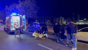 ehliyetsiz surucu park halindeki otomobile carpti ryDXY7Ze.jpg