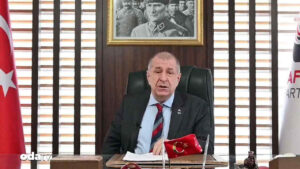 ozdag o okula isaret etti depremde zarar goren okulda egitim goruyorlar RR4DcBuU.jpg